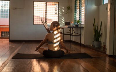 TV 보면서 뱃살 잡기! 의자 드로우인 10분 루틴