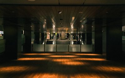 오래 앉아있는 직장인을 위한 의자 복근운동 루틴