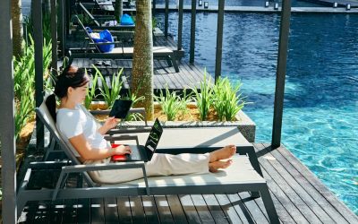 자유와 성장을 향한 여정: 2025년 최신 디지털 노마드 생활 완벽 가이드 🌍