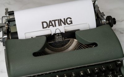 MBTI 연애 스타일: 당신의 사랑은 어떤 색인가요? 💖